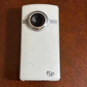 Cisco Flip Video UltraHD White‎ Pocket Camcorder – 8GB – Not Tested